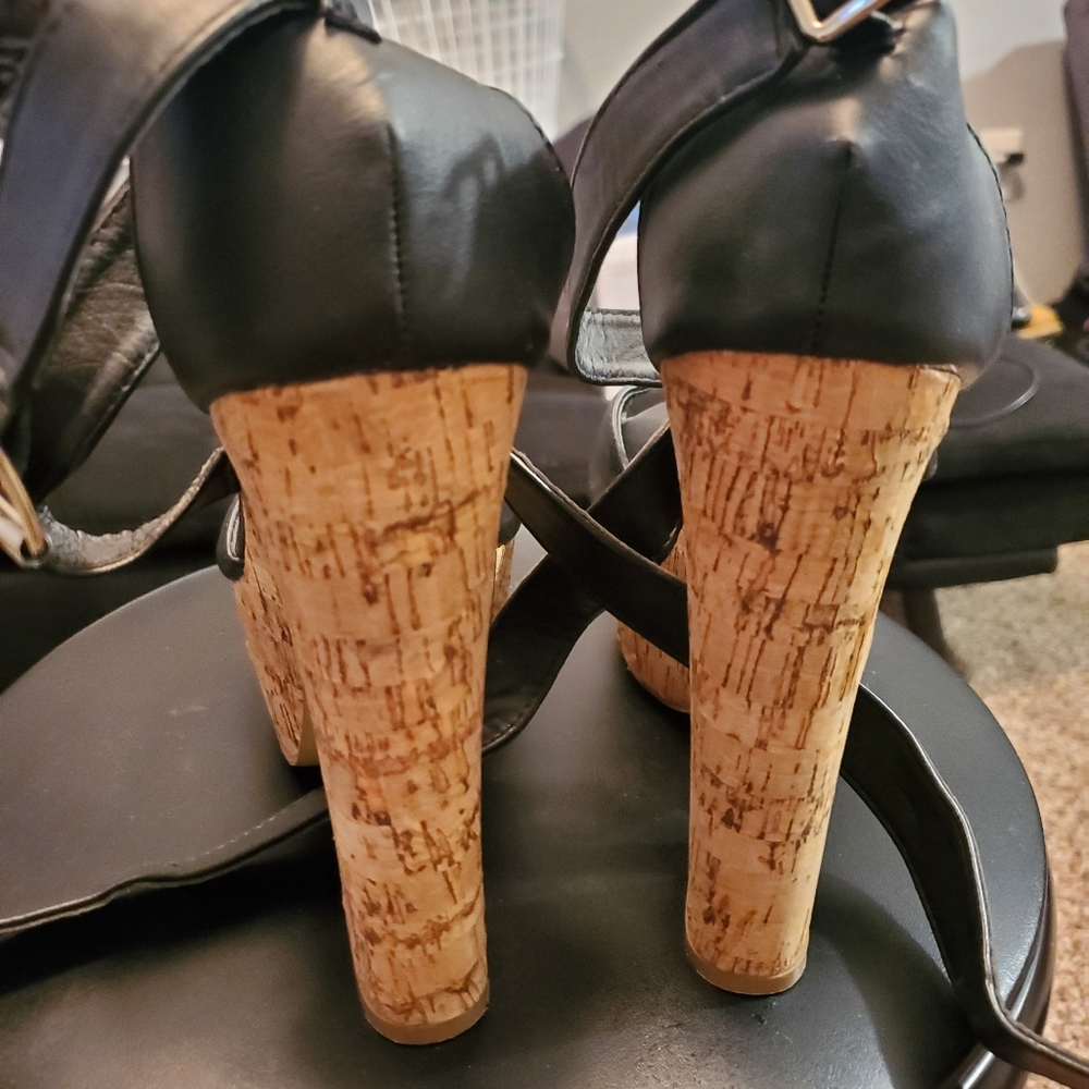 Heels - Picture 2 of 3